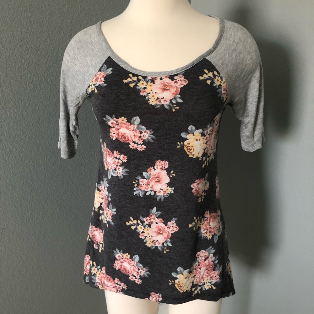 Threads Studio Floral High-Low Raglan T-Shirt Blouse - Picture 9 of 16